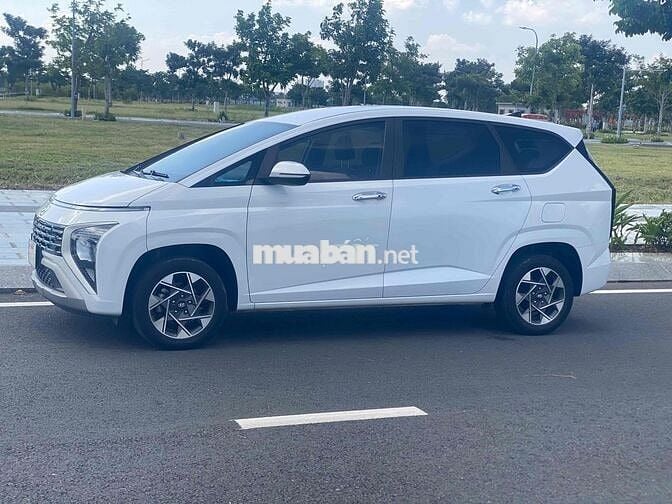 Hyundai Stargazer 7 chỗ Tự động Trắng