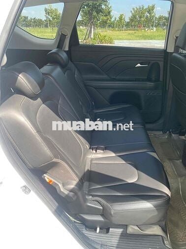 Hyundai Stargazer 7 chỗ Tự động Trắng