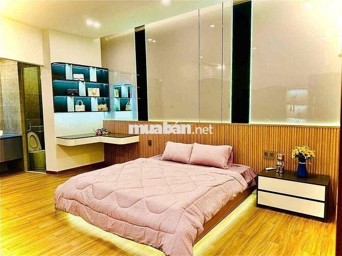 Cho thuê nhà mặt tiền Nguyễn Hữu Thọ, Trung tâm sầm uất