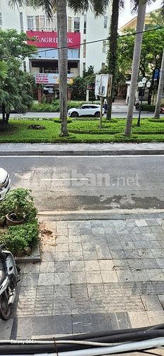 Cho thuê mặt phố nguyễn cơ thạch . Dt. 45 m2 *.6 tầng thang máy . Mới 