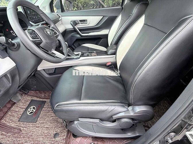 Toyota Veloz Cross Top 2022 Đen 7 chỗ ngay chủ ký