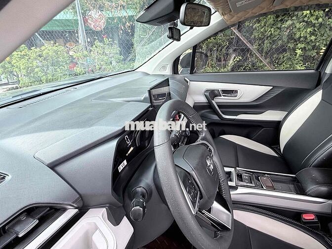 Toyota Veloz Cross Top 2022 Đen 7 chỗ ngay chủ ký