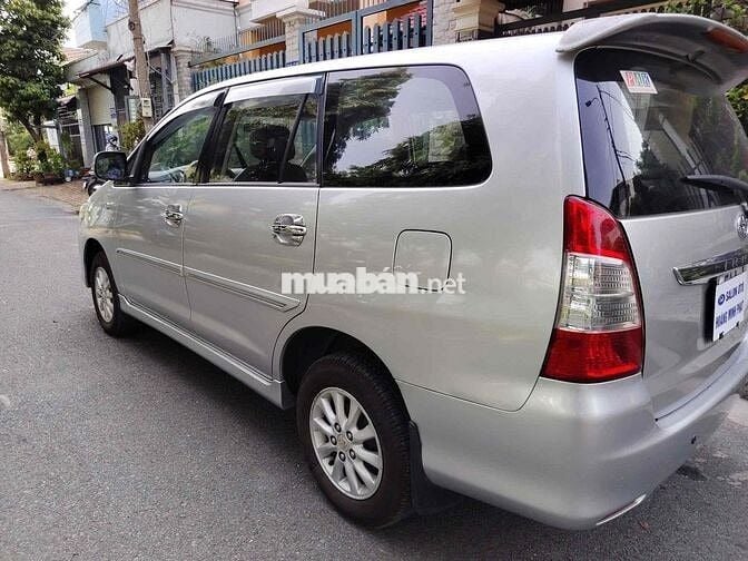 Toyota Innova E 2013