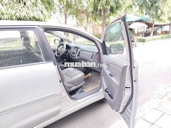 Toyota Innova E 2013