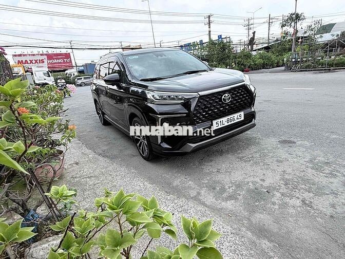 Toyota Veloz Cross Top 2022 Đen 7 chỗ ngay chủ ký