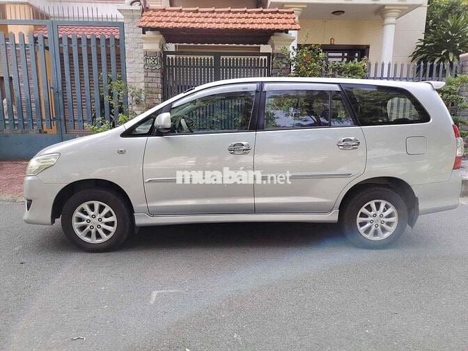 Toyota Innova E 2013