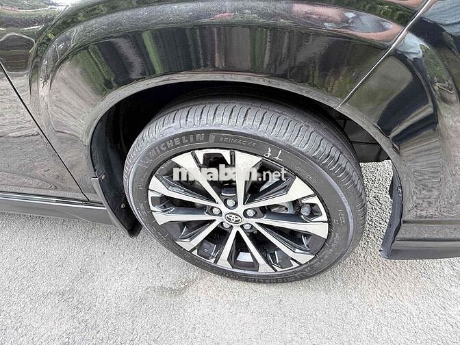 Toyota Veloz Cross Top 2022 Đen 7 chỗ ngay chủ ký