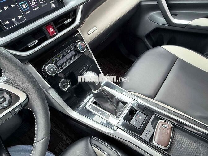 Toyota Veloz Cross Top 2022 Đen 7 chỗ ngay chủ ký