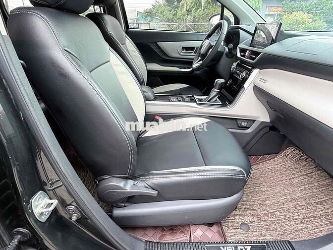 Toyota Veloz Cross Top 2022 Đen 7 chỗ ngay chủ ký