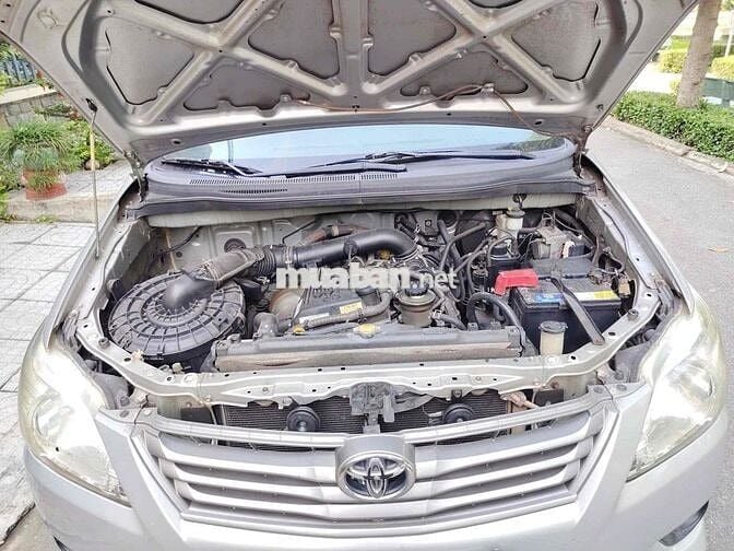 Toyota Innova E 2013
