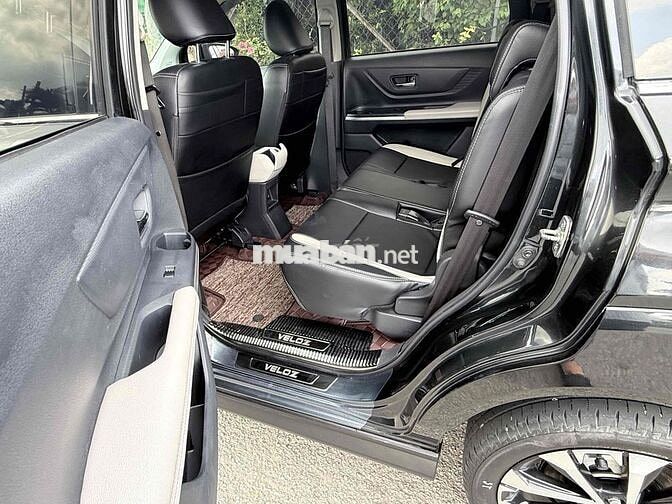 Toyota Veloz Cross Top 2022 Đen 7 chỗ ngay chủ ký