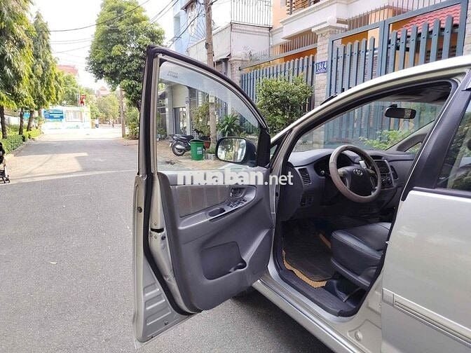 Toyota Innova E 2013