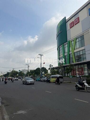 Cho thuê nhà 8x20m, đối diện AEON, 5 tầng, P.4, Q.8