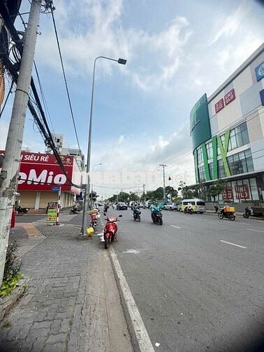 Cho thuê nhà 8x20m, đối diện AEON, 5 tầng, P.4, Q.8