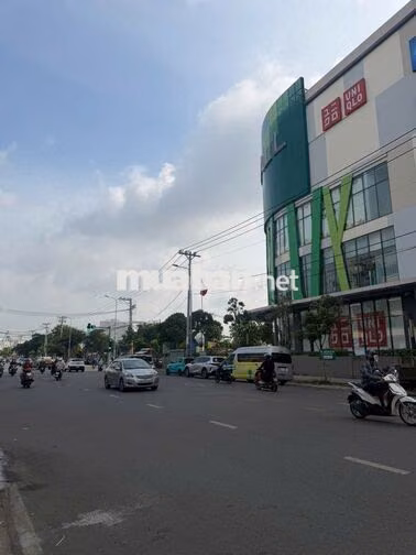 Cho thuê nhà 8x20m, đối diện AEON, 5 tầng, P.4, Q.8