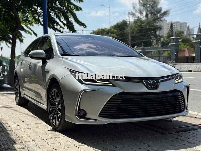 Toyota Corolla Altis 1.8 HEV 2022 Trắng 44.000 Km