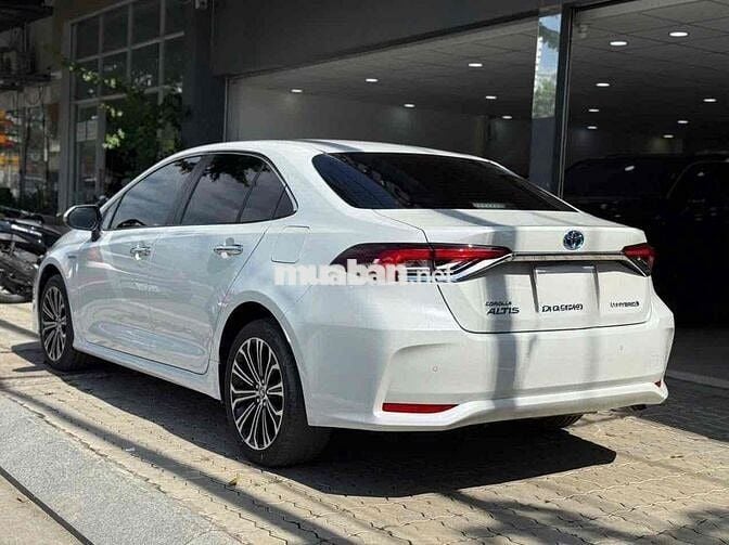 Toyota Corolla Altis 1.8 HEV 2022 Trắng 44.000 Km