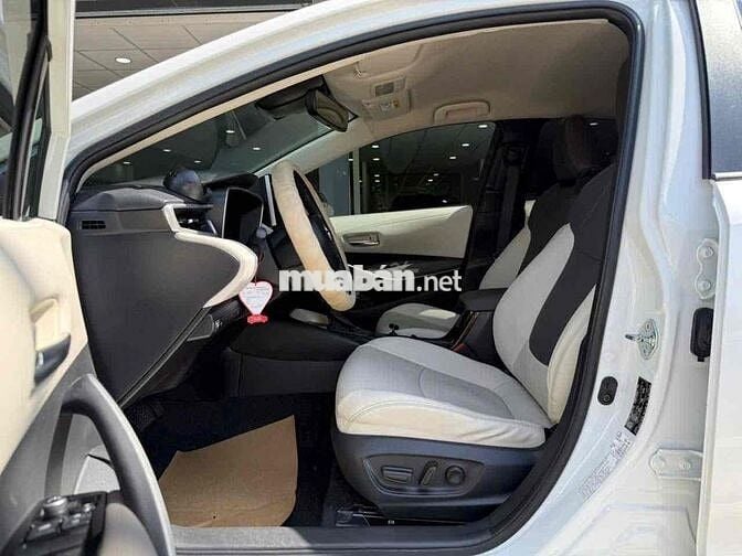 Toyota Corolla Altis 1.8 HEV 2022 Trắng 44.000 Km