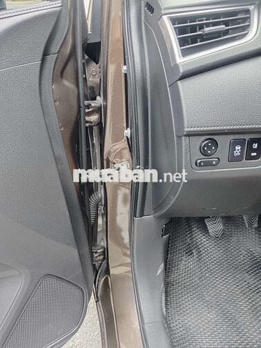 Mitsubishi Xpander Nâu