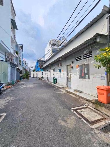 BÁN DÃY NHÀ TRỌ 4 PHÒNG, 5M×16M, GÓC 2 MẶT TIỀN KHU DÂN CƯ CAO TẦNG