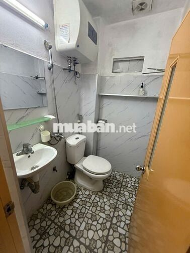 Cho thuê nhà 4 tầng ngõ 11 Trích Sài 36 m2, đồ cơ bản để ở làm VP 