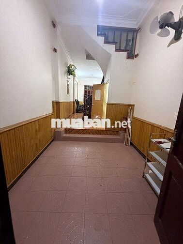 Cho thuê nhà 4 tầng ngõ 11 Trích Sài 36 m2, đồ cơ bản để ở làm VP 