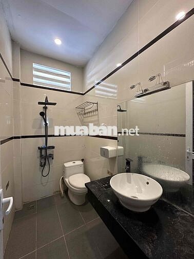 Cho thuê căn 1PN-2PN hơn 120m2 , Phòng bếp riêng, ban công sân vương