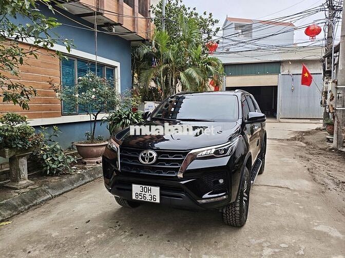 Toyota Fortuner Dầu Số tự động Đen