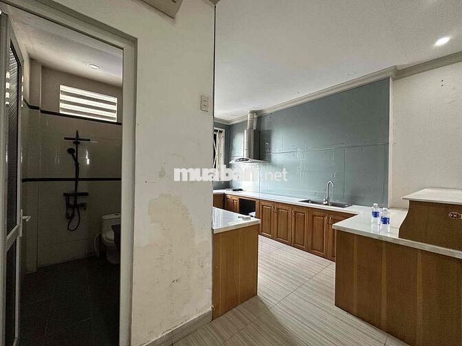 Cho thuê căn 1PN-2PN hơn 120m2 , Phòng bếp riêng, ban công sân vương