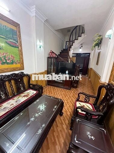 Cho thuê nhà 4 tầng ngõ 11 Trích Sài 36 m2, đồ cơ bản để ở làm VP 