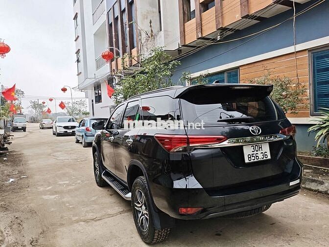 Toyota Fortuner Dầu Số tự động Đen