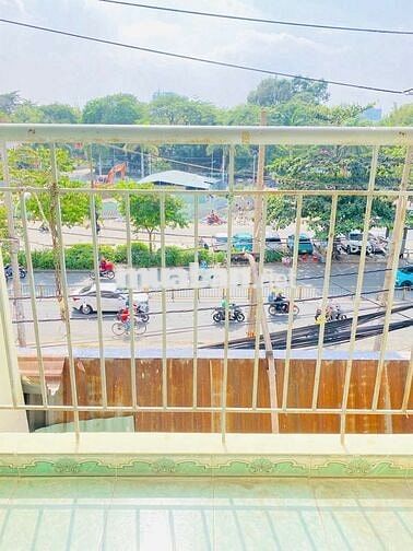 Chung cư mặt tiền CMT8 - đối diện CV Lê Thị Riêng