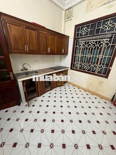 Cho thuê nhà 4 tầng ngõ 11 Trích Sài 36 m2, đồ cơ bản để ở làm VP 