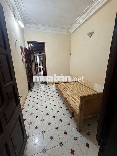 Cho thuê nhà 4 tầng ngõ 11 Trích Sài 36 m2, đồ cơ bản để ở làm VP 