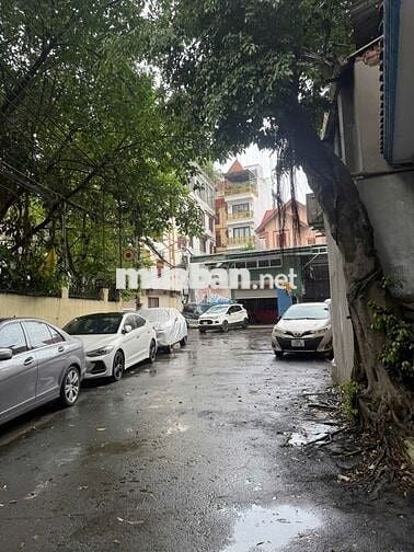 Cho thuê nhà 4 tầng ngõ 11 Trích Sài 36 m2, đồ cơ bản để ở làm VP 