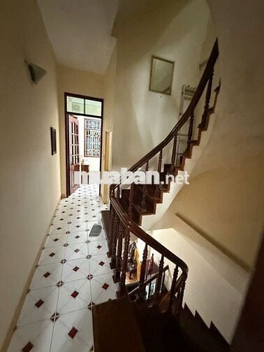 Cho thuê nhà 4 tầng ngõ 11 Trích Sài 36 m2, đồ cơ bản để ở làm VP 