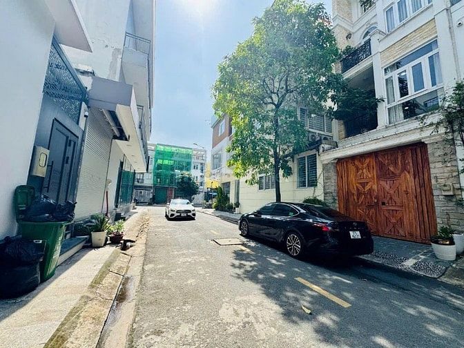 Bán nhà 1T3L mặt tiền đường thông Đỗ Pháp Thuận và Cao Đức Lân Quận 2