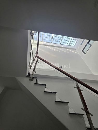  Bán nhà 3 tầng mặt tiền Núi Thành, gần cầu Trần Thị Lý