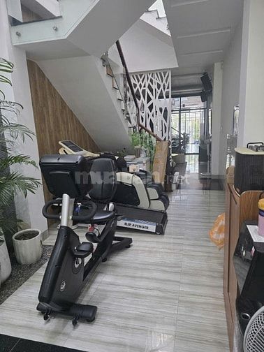  Bán nhà 3 tầng mặt tiền Núi Thành, gần cầu Trần Thị Lý