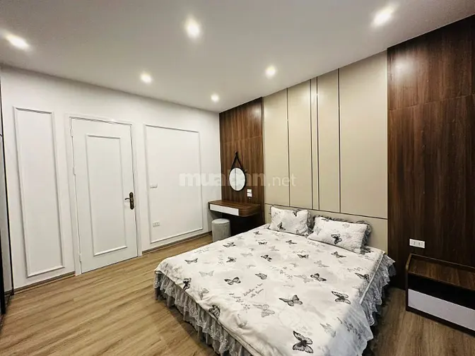 Bán nhà Nguyễn Chí Thanh 45m, 5 tầng, đường ô tô, nhà đẹp ở ngay