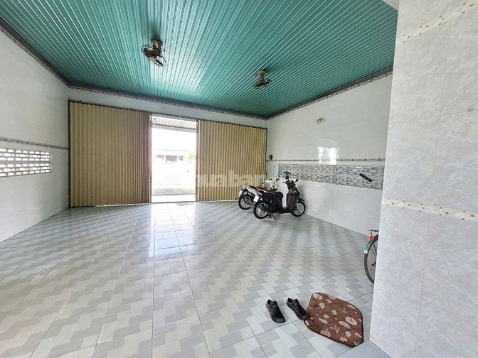 Nhà mặt đường 782.  Ngang 7m8. Dài 43m. 3 tỷ TL mạnh 