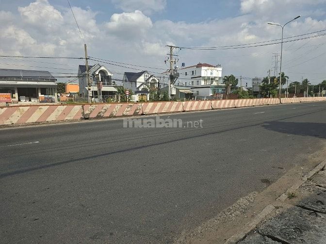 Nhà mặt đường 782.  Ngang 7m8. Dài 43m. 3 tỷ TL mạnh 