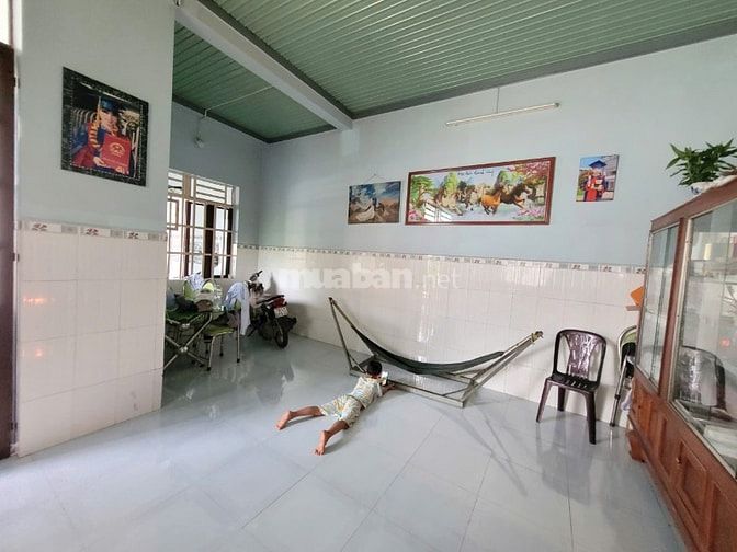 Nhà mặt đường 782.  Ngang 7m8. Dài 43m. 3 tỷ TL mạnh 