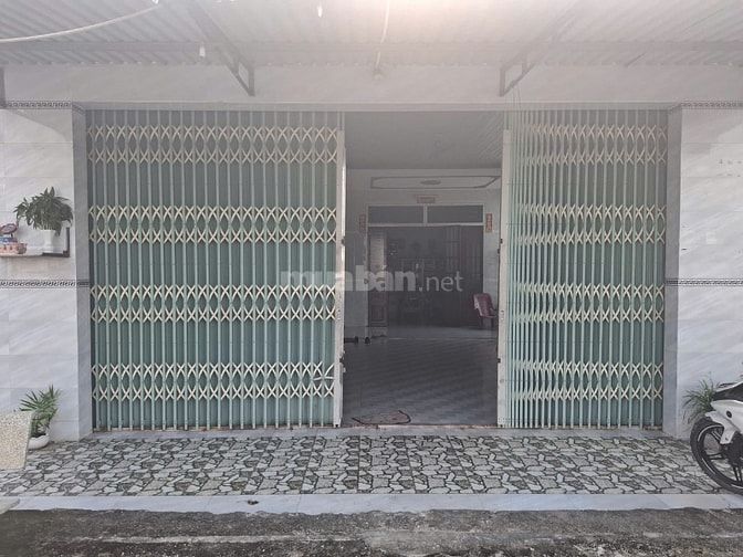 Nhà mặt đường 782.  Ngang 7m8. Dài 43m. 3 tỷ TL mạnh 