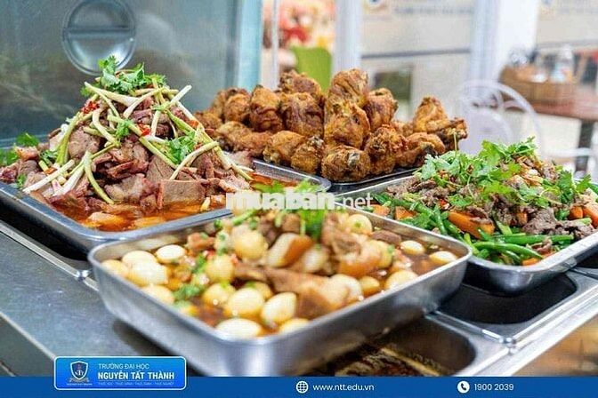 3 NV phục vụ tại căn tin trường học Q4