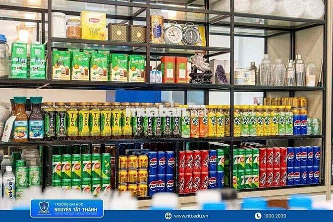 3 NV phục vụ tại căn tin trường học Q4