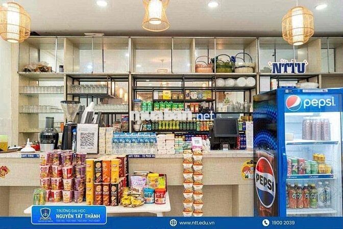 3 NV phục vụ tại căn tin trường học Q4