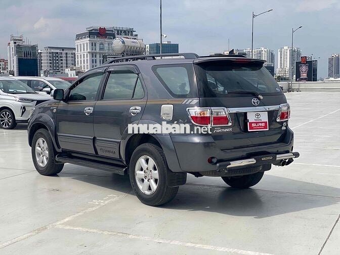 Toyota Fortuner 2011 2.7V 4x4 AT Xám