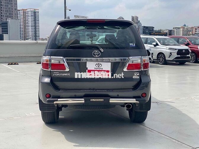 Toyota Fortuner 2011 2.7V 4x4 AT Xám