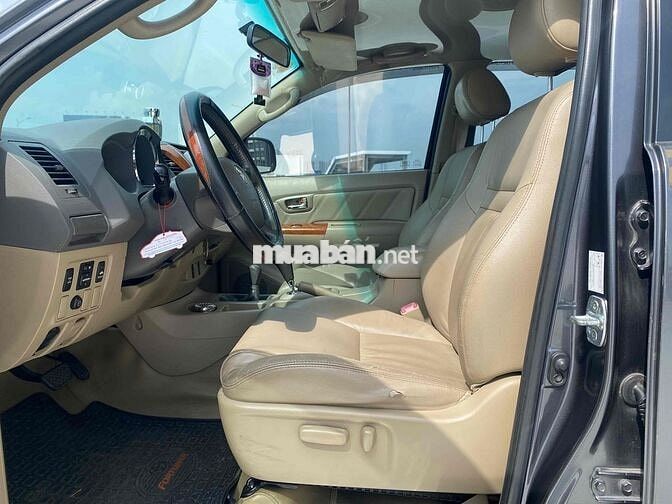 Toyota Fortuner 2011 2.7V 4x4 AT Xám
